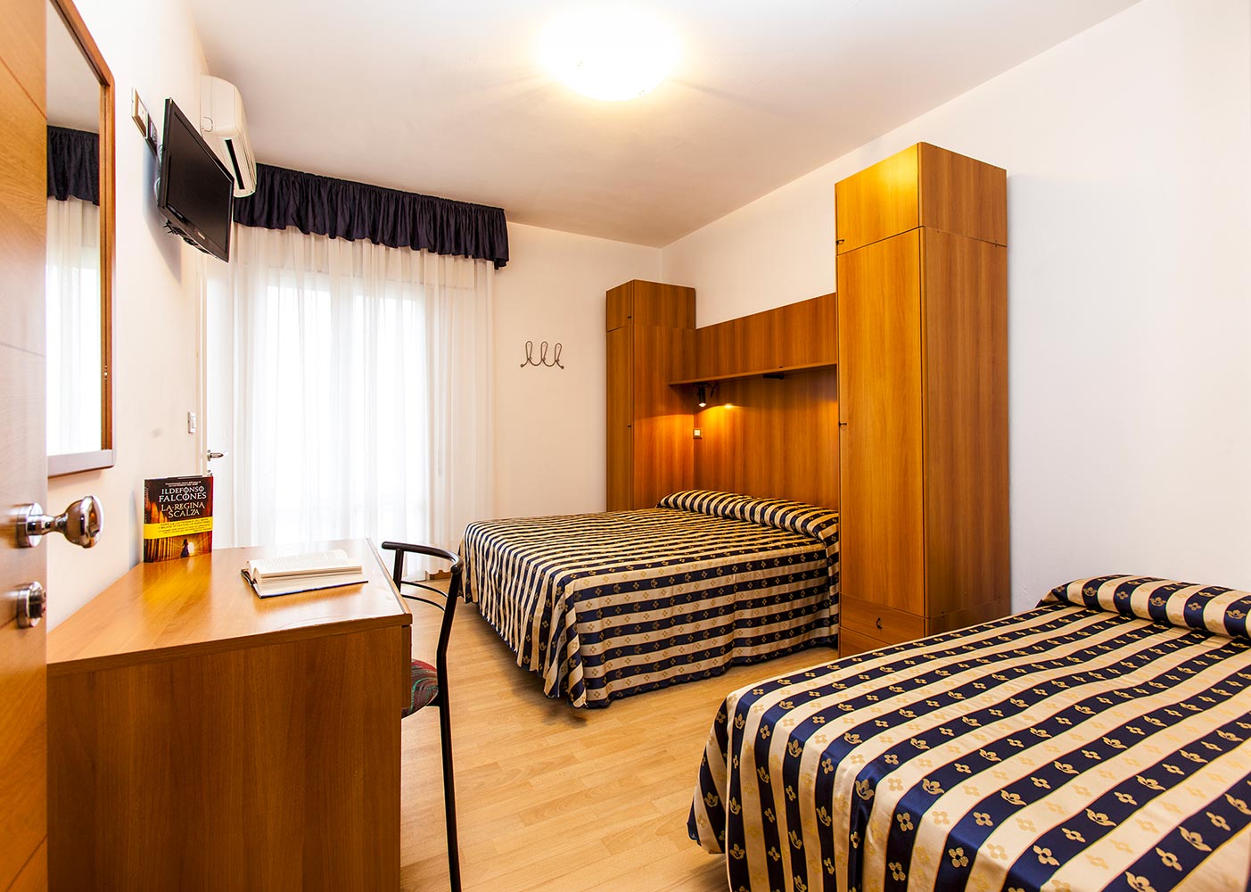 hotel-arizona-jesolo-camera-familiare-per-4-persone-02